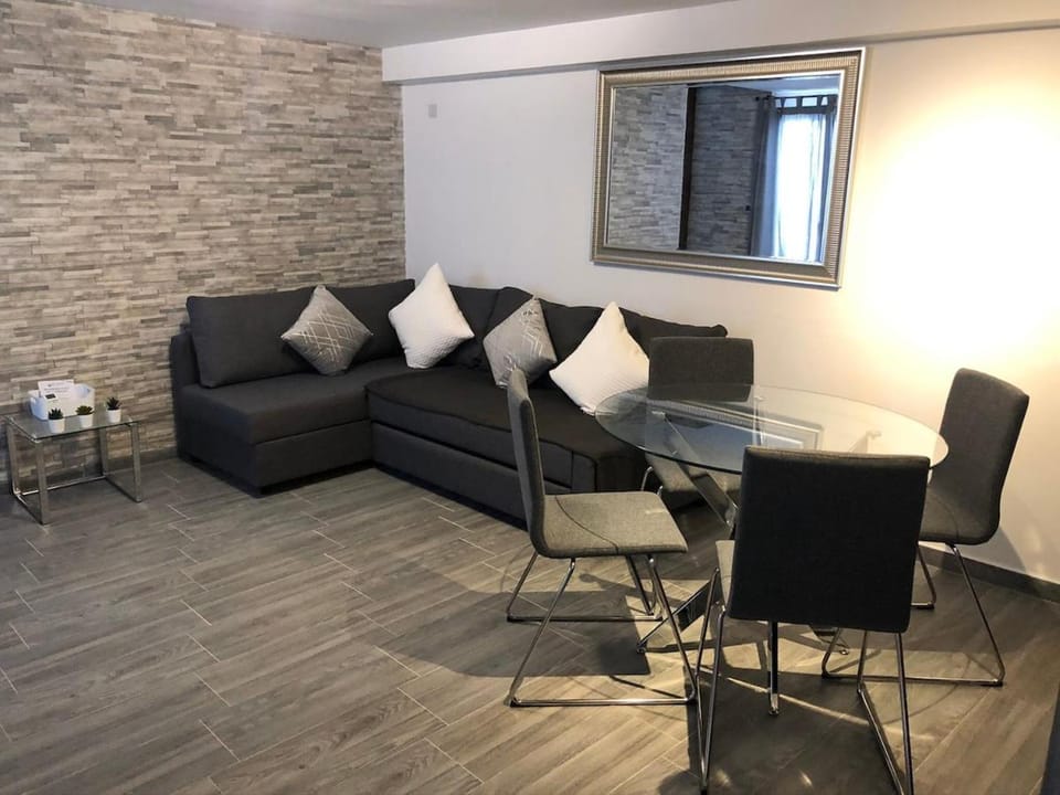 Modern One bed apartment, Ardales Lakes and Caminito del Rey Apartment in Sierra de las Nieves