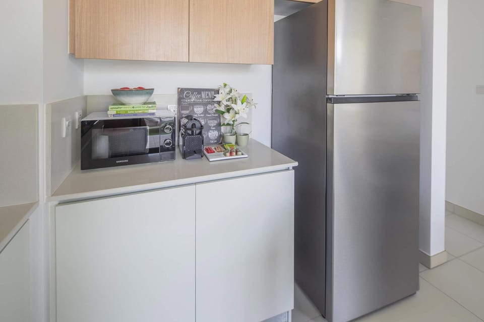 Kitchen or kitchenette, oven
