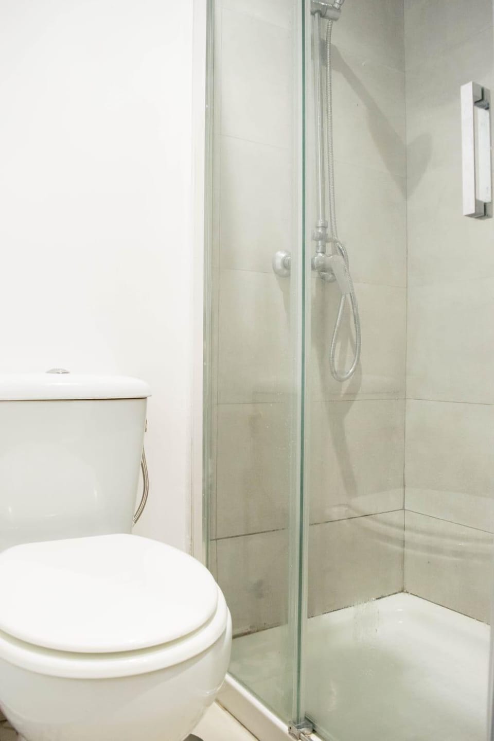 Shower, Toilet