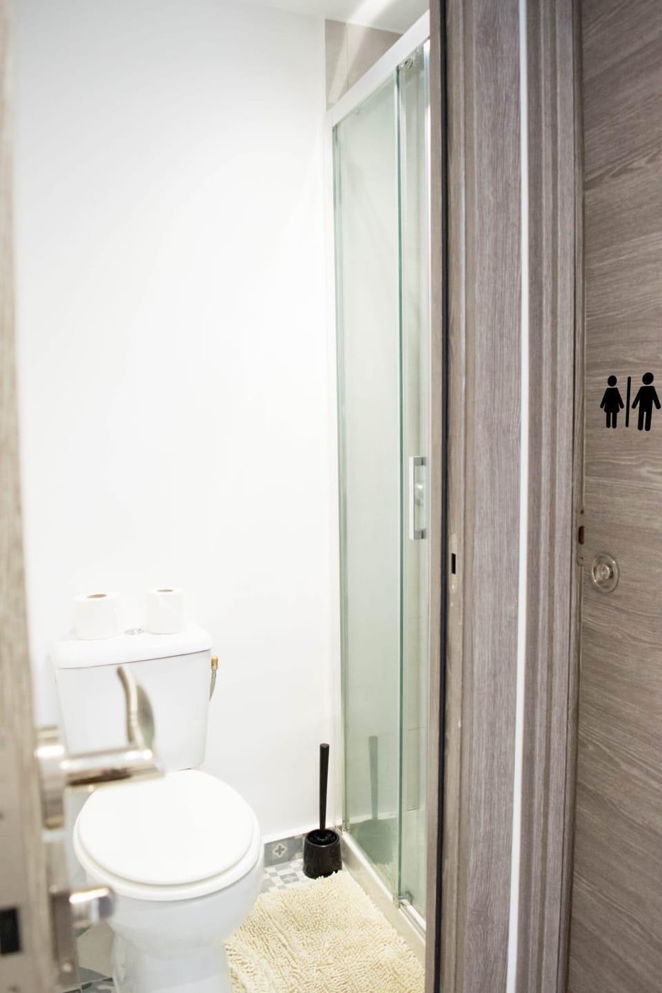 Shower, Toilet