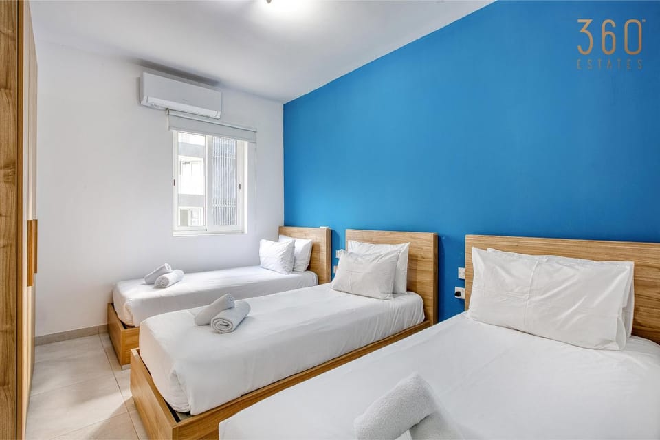 Bedroom, towels, air conditioner