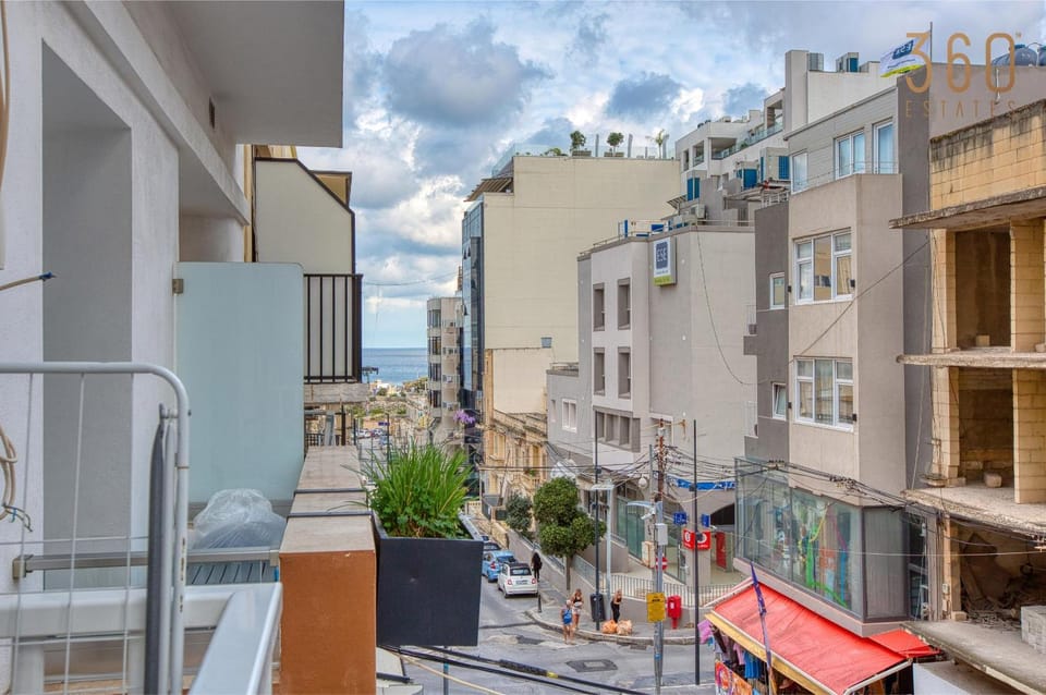 Property building, Neighbourhood, City view, Street view, Location