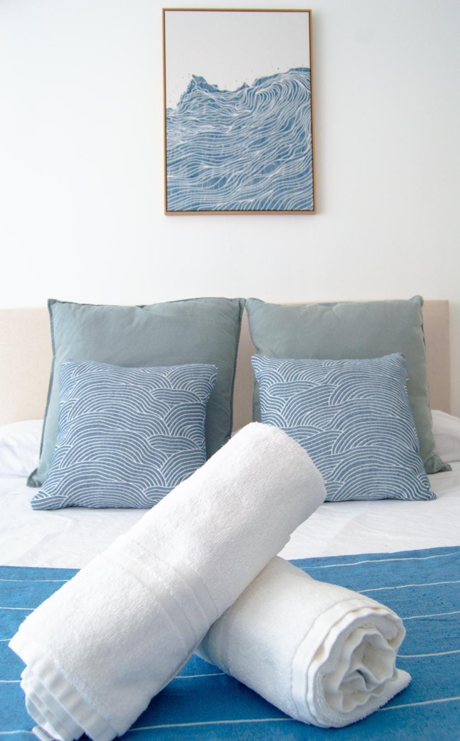 Bed, Bedroom, towels