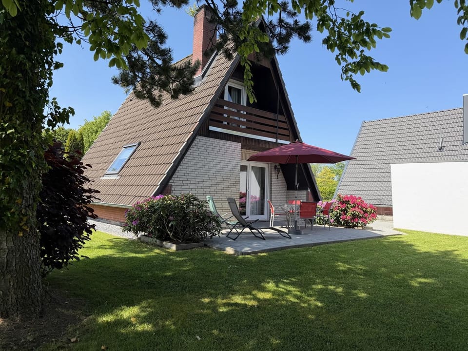 Property building, Patio, Garden, Garden view