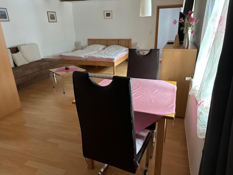 Living room, Photo of the whole room, Bedroom
