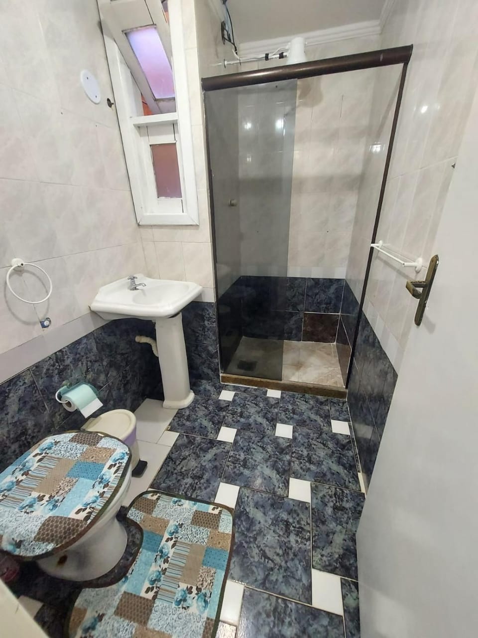 Bathroom, Dining area