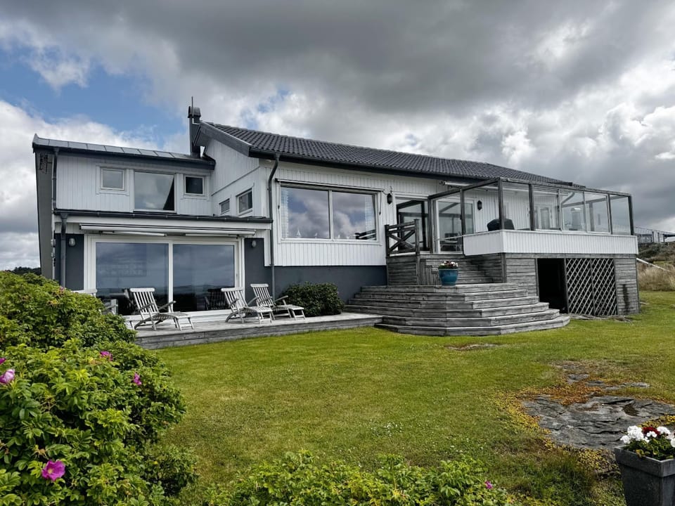 Property building, Facade/entrance, Off site