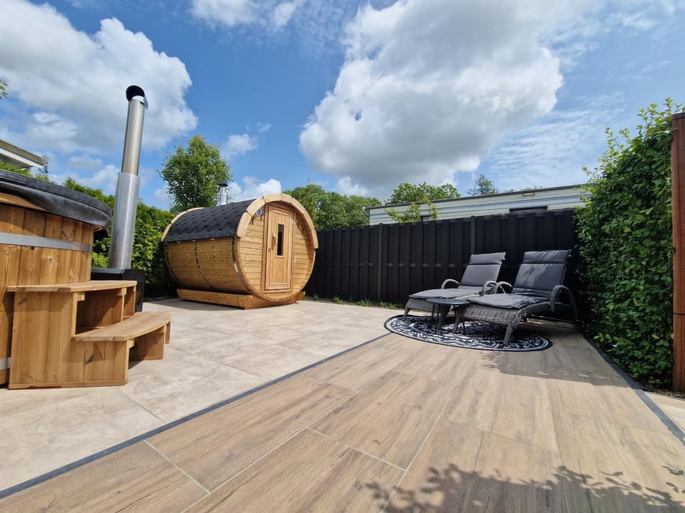Garden, Hot Tub, Sauna
