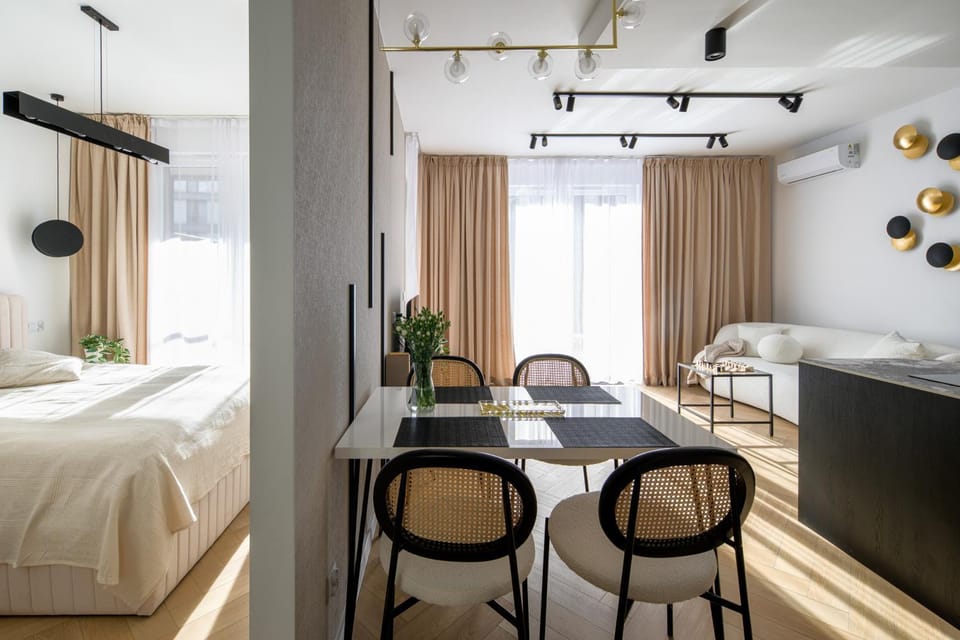 Bed, Living room, Dining area, Bedroom