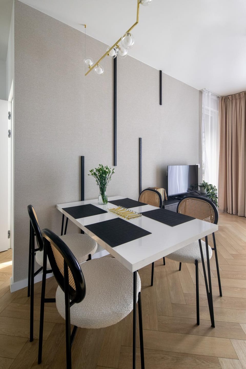 TV and multimedia, Dining area