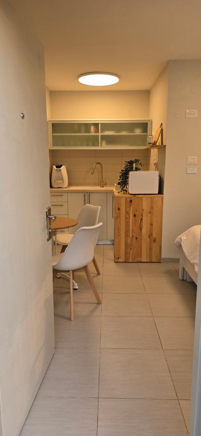 GoldSea - Boutique Seafront Studio Apartment in North District