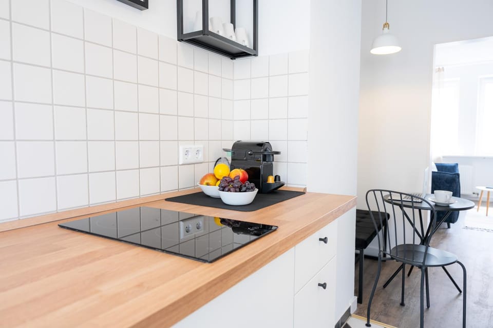 Kitchen or kitchenette, Dining area, stove