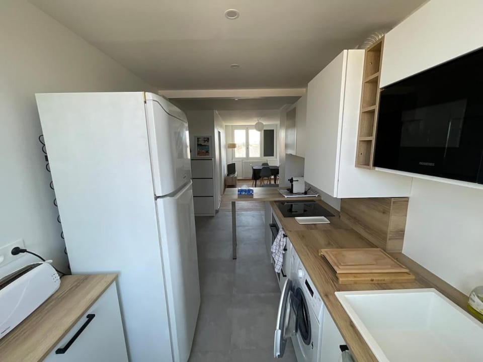 dishwasher, minibar, oven, washing machine, kitchen