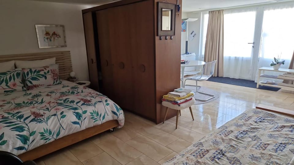 Living room, Photo of the whole room, Dining area, Bedroom