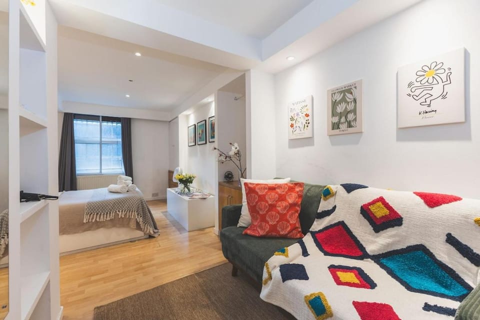 Compact & Bijou Chelsea Studio Apartment in London Borough of Croydon