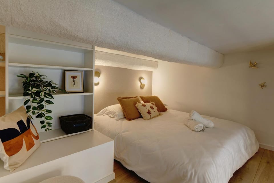 Bed, Bedroom