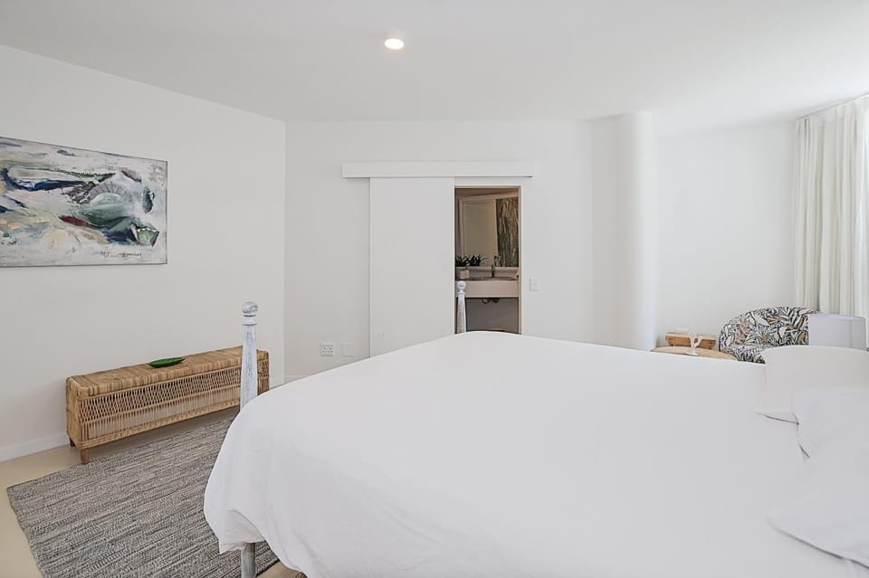 Bed, Bathroom, Photo of the whole room, Bedroom