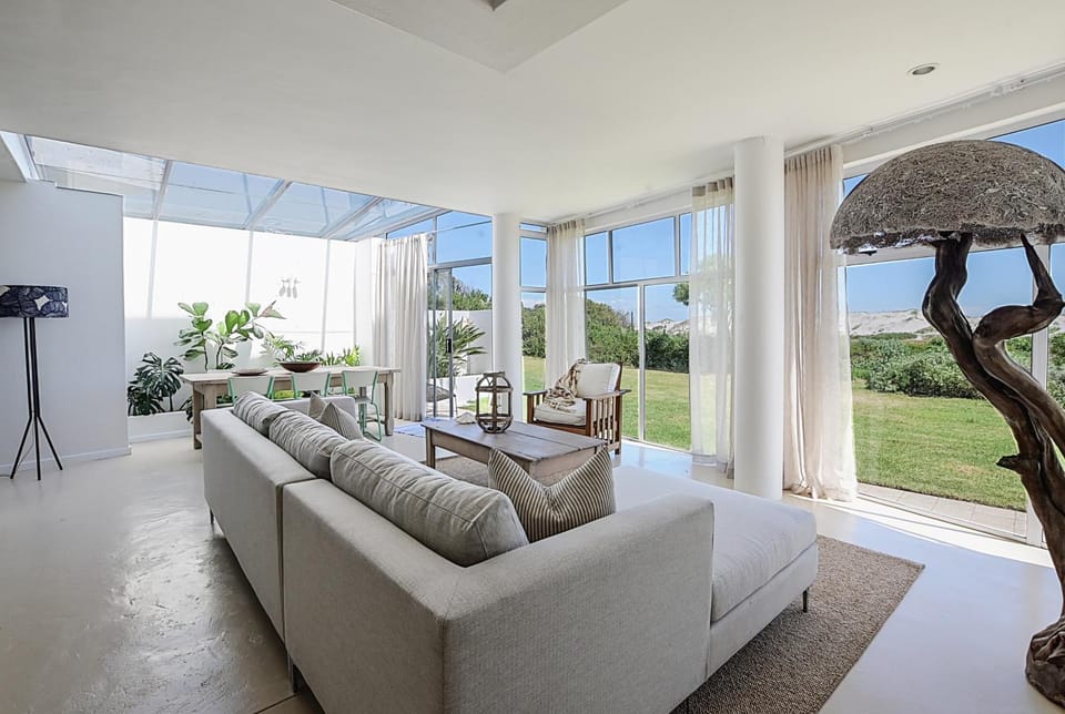 Day, Natural landscape, Garden, View (from property/room), Living room, Seating area, Garden view