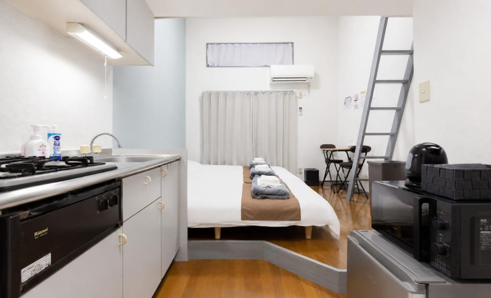 Bed, microwave, towels, kitchen, air conditioner