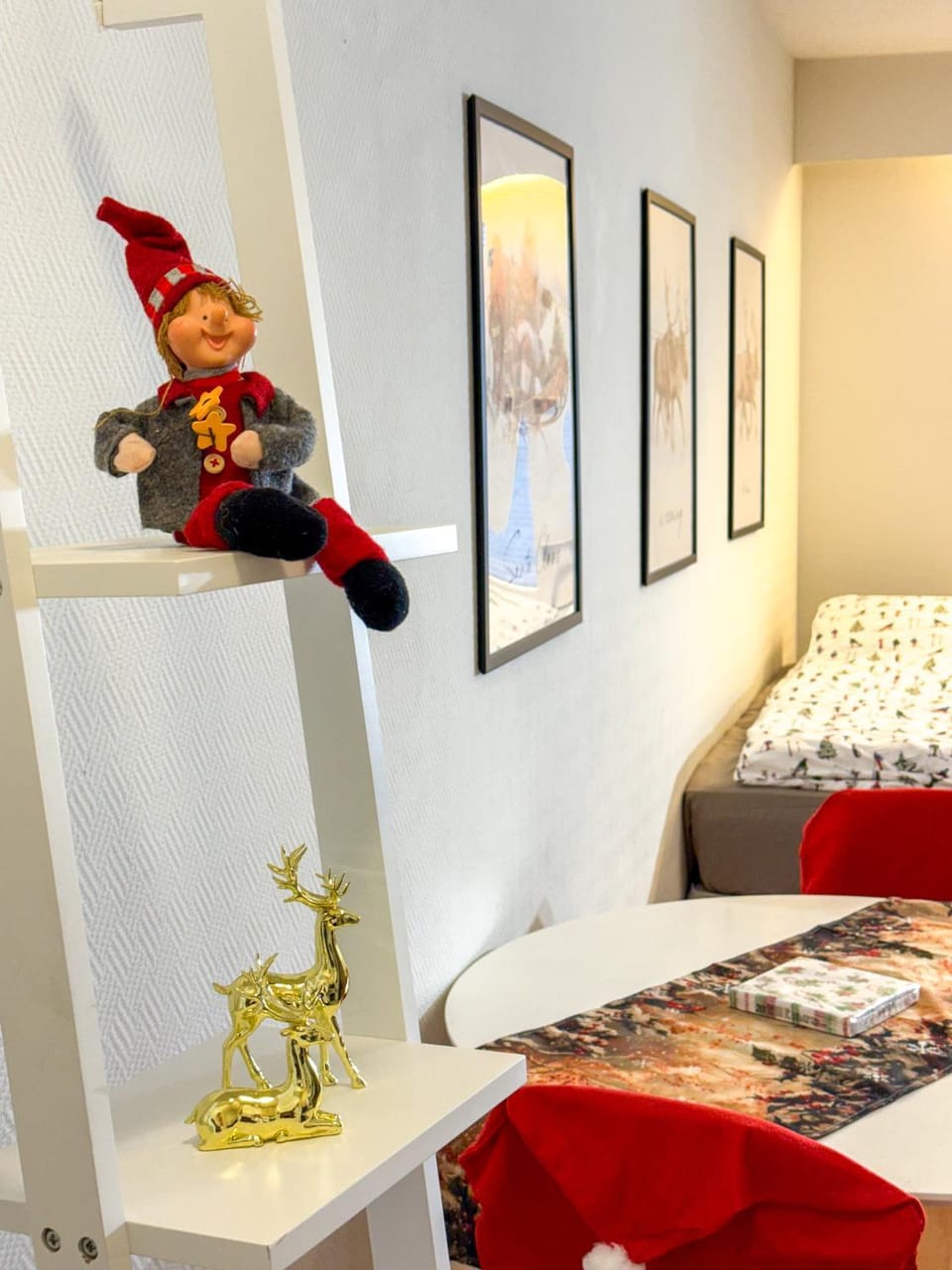 Bed, Photo of the whole room, Decorative detail, Bedroom