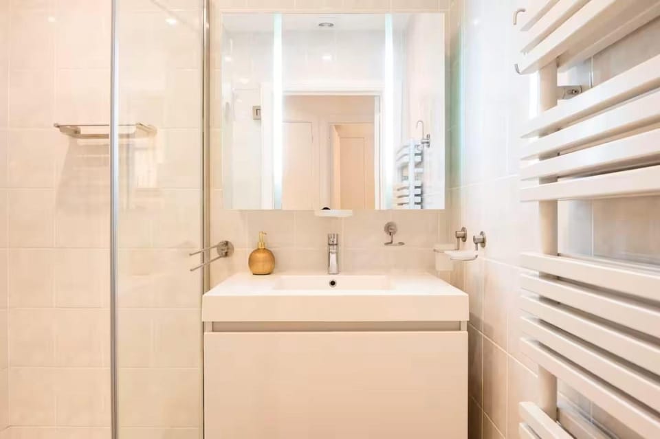 Shower, Bathroom, towels