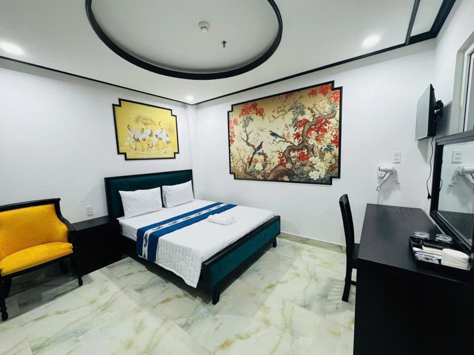 Photo of the whole room, Bedroom