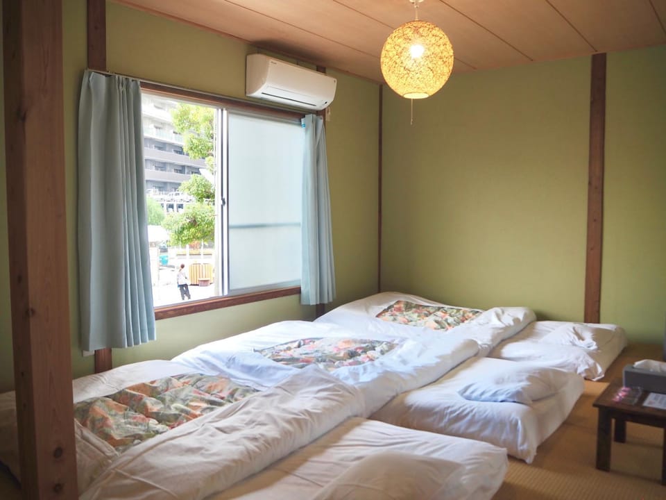 Grand Opening Sale!!! 最大5人まで-関西空港近く-JR日根野駅前-貸切一軒家 Entire House Near Kansai Airport-Max 5 people-The Palm Guest House Apartment in Sennan
