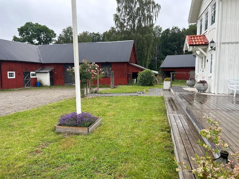 Property building, Day, Garden, Garden, Garden view