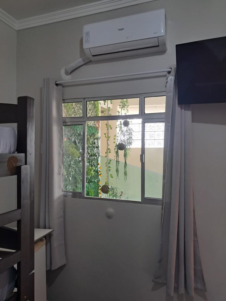 Quarto2 banheiro privativo externo Bed and Breakfast in Guarulhos