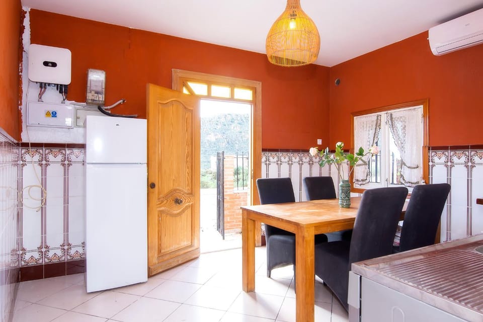 Kitchen or kitchenette, dishwasher