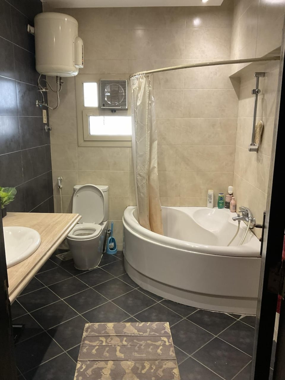 Shower, Toilet, Bathroom, Bath, towels