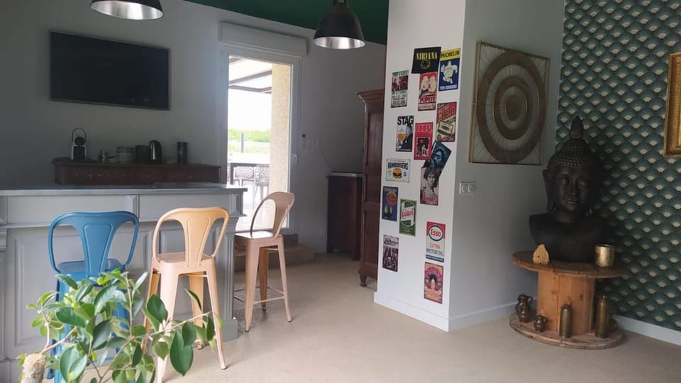 Rez de chaussée maison avec terrasse et piscine Apartment in Auvergne-Rhône-Alpes