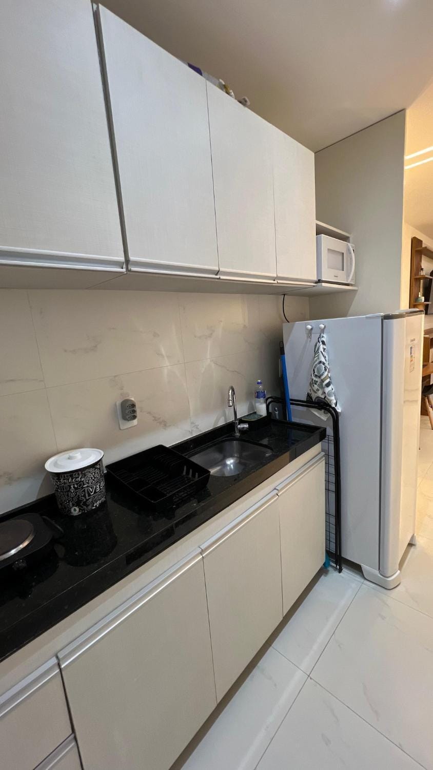 Kitchen or kitchenette, minibar, stove