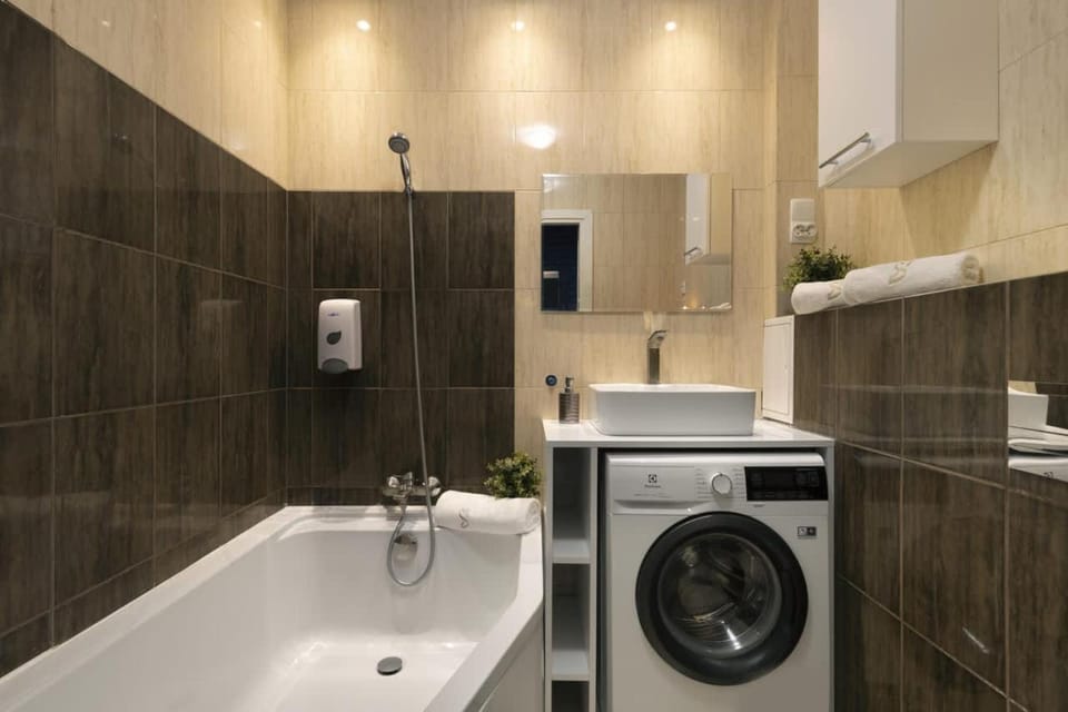 Bathroom, Bath, towels, washing machine