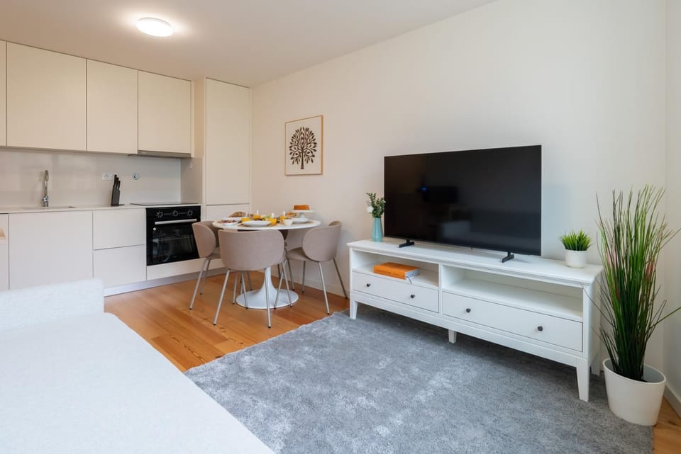 TV and multimedia, Kitchen or kitchenette, Dining area, oven, pet friendly