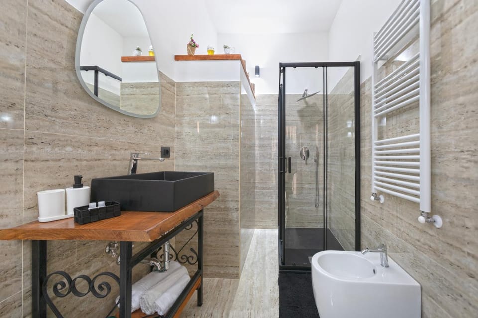 Shower, Toilet, Bathroom, towels