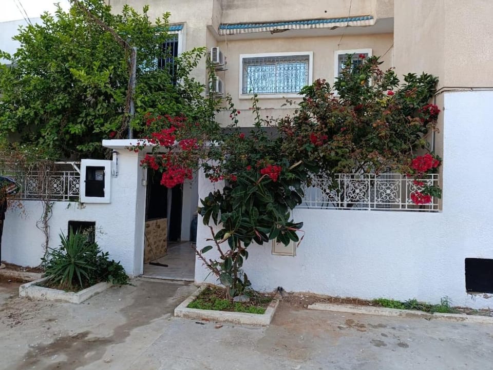Casamira king size bed near airport Apartment in Tunis