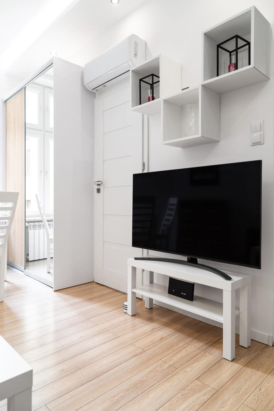 TV and multimedia, air conditioner