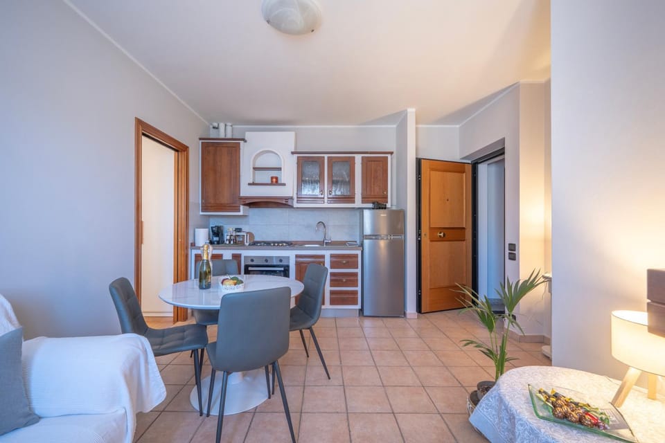Kitchen or kitchenette, Seating area, Dining area, oven, stove