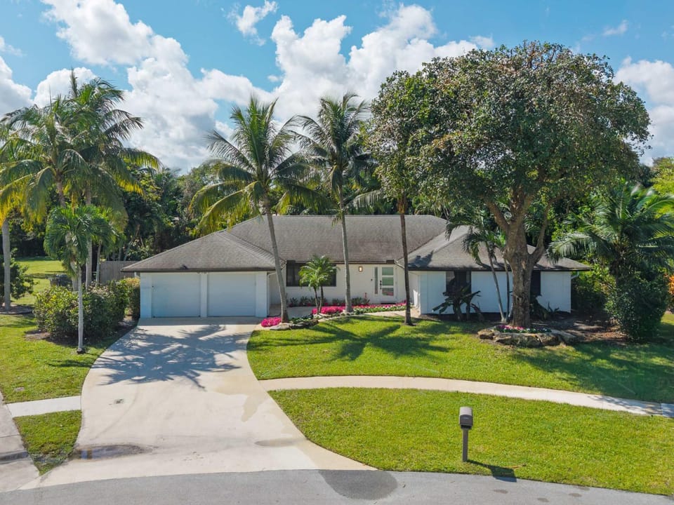 Seabreeze Court by Rove Travel - Pool & Hot Tub House in Delray Beach