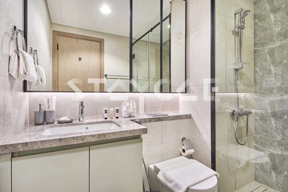 Shower, Toilet, Bathroom, towels