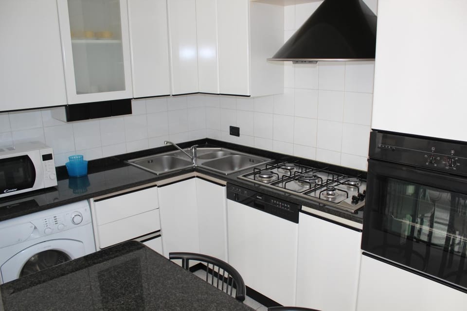 Kitchen or kitchenette, dishwasher, pet friendly, stove, washing machine