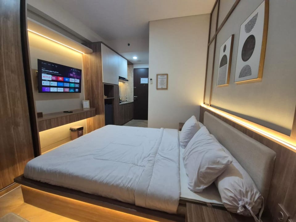 Bed, TV and multimedia, Photo of the whole room, Bedroom, towels