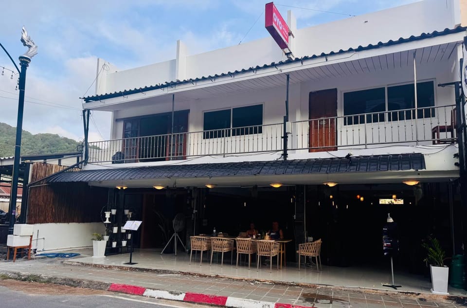 SET INN Restaurant & Bar Bed and Breakfast in Phuket
