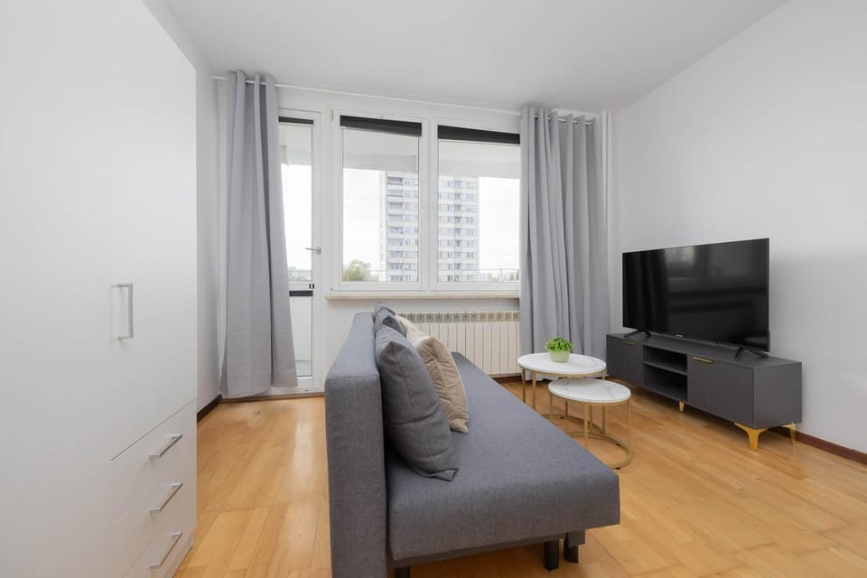 TV and multimedia, Living room, Seating area, Evening entertainment