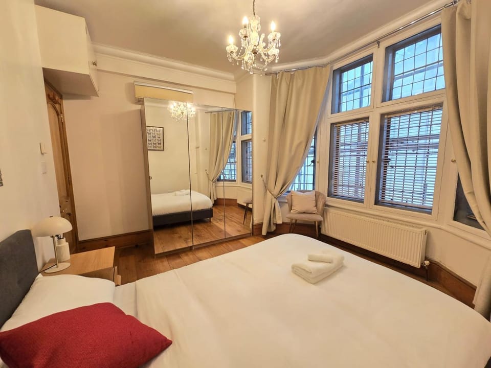 Original Trafalgar Square Apartment near Buckingham Palace Apartment in City of Westminster