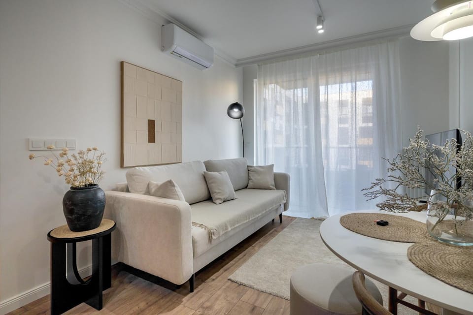 TV and multimedia, Living room, Seating area, air conditioner