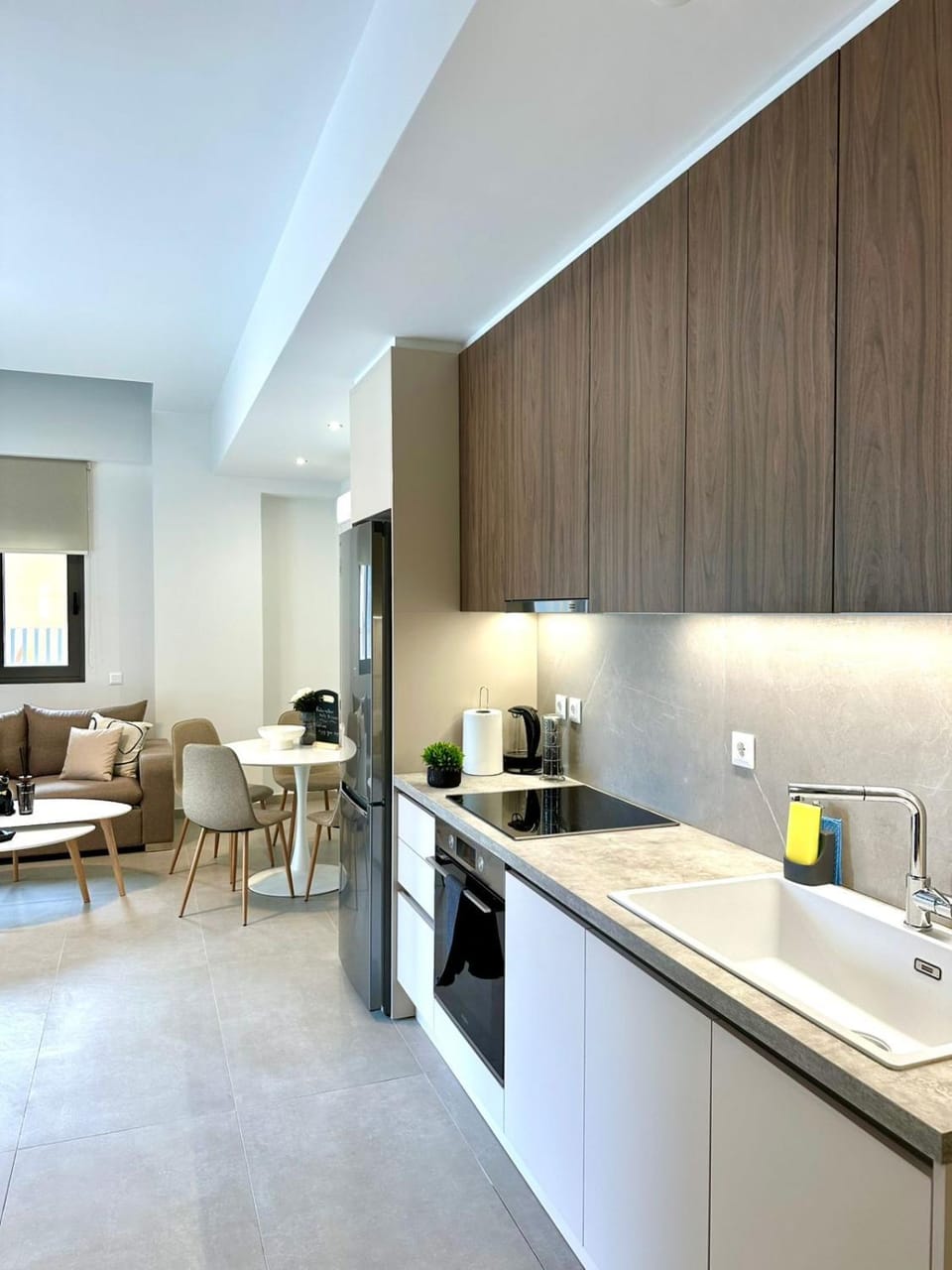 Coffee/tea facilities, Kitchen or kitchenette, Living room