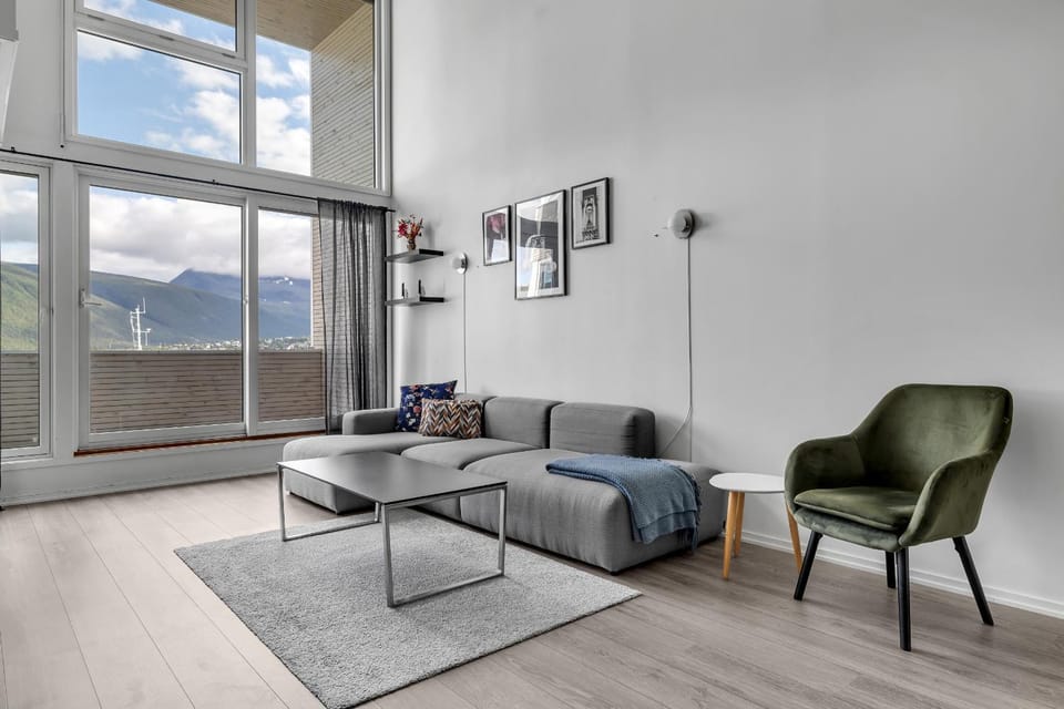 Living room, Seating area, Mountain view