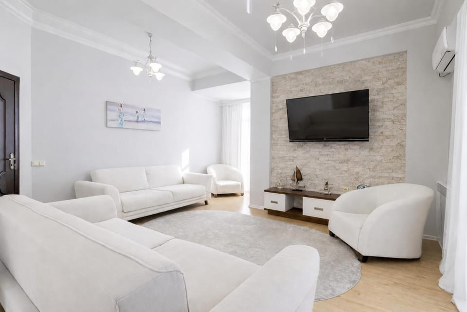 Communal lounge/ TV room, TV and multimedia, Living room, Photo of the whole room, Seating area, Evening entertainment